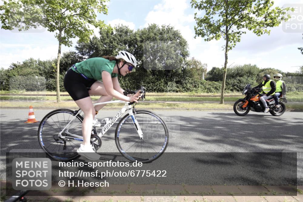 11.08.2024 - GEWOBA Citytriathlon Bremen H.Heesch http://msf.ph/oto/6775422 11.08.2024 10:48:30 Radfahren 14 meine-sportfotos.de