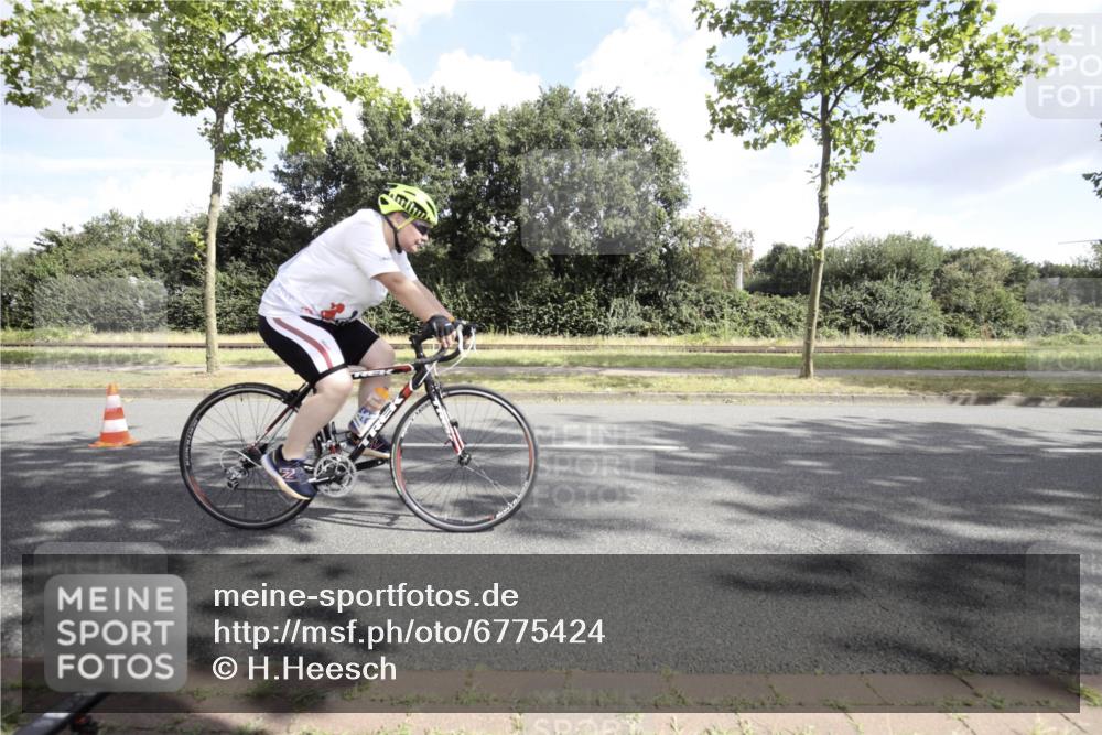 11.08.2024 - GEWOBA Citytriathlon Bremen H.Heesch http://msf.ph/oto/6775424 11.08.2024 10:49:14 Radfahren 83 meine-sportfotos.de