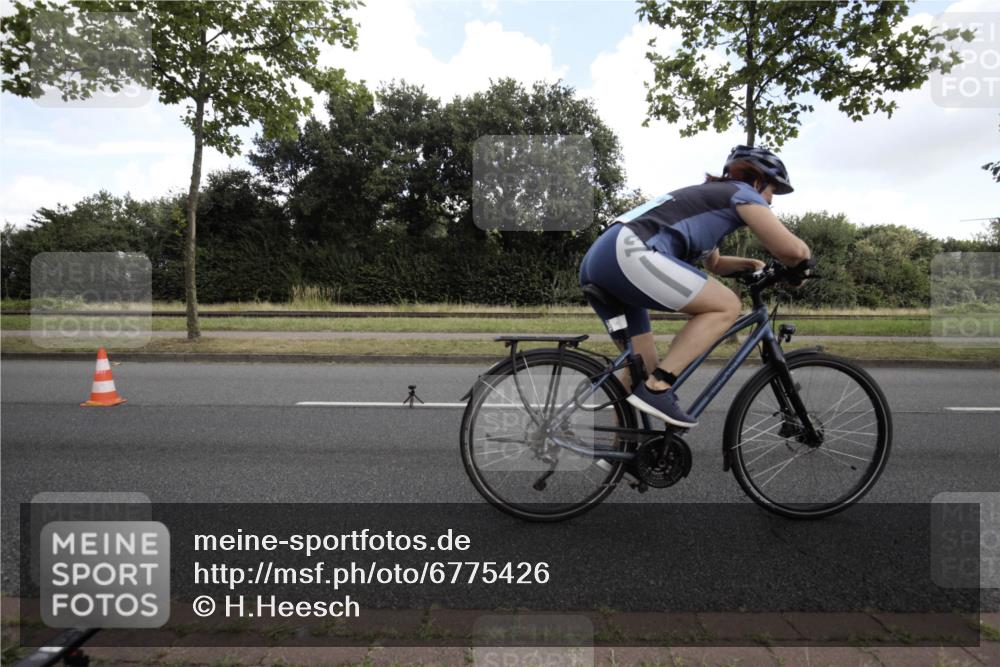 11.08.2024 - GEWOBA Citytriathlon Bremen H.Heesch http://msf.ph/oto/6775426 11.08.2024 10:50:18 Radfahren 53 meine-sportfotos.de