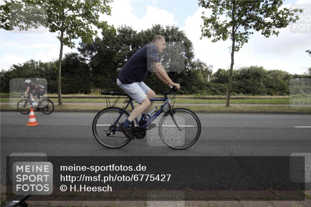 11.08.2024 - GEWOBA Citytriathlon Bremen H.Heesch http://msf.ph/oto/6775427 11.08.2024 10:50:23 Radfahren 53 meine-sportfotos.de