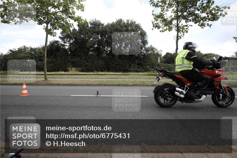 11.08.2024 - GEWOBA Citytriathlon Bremen H.Heesch http://msf.ph/oto/6775431 11.08.2024 10:52:46 Radfahren  meine-sportfotos.de