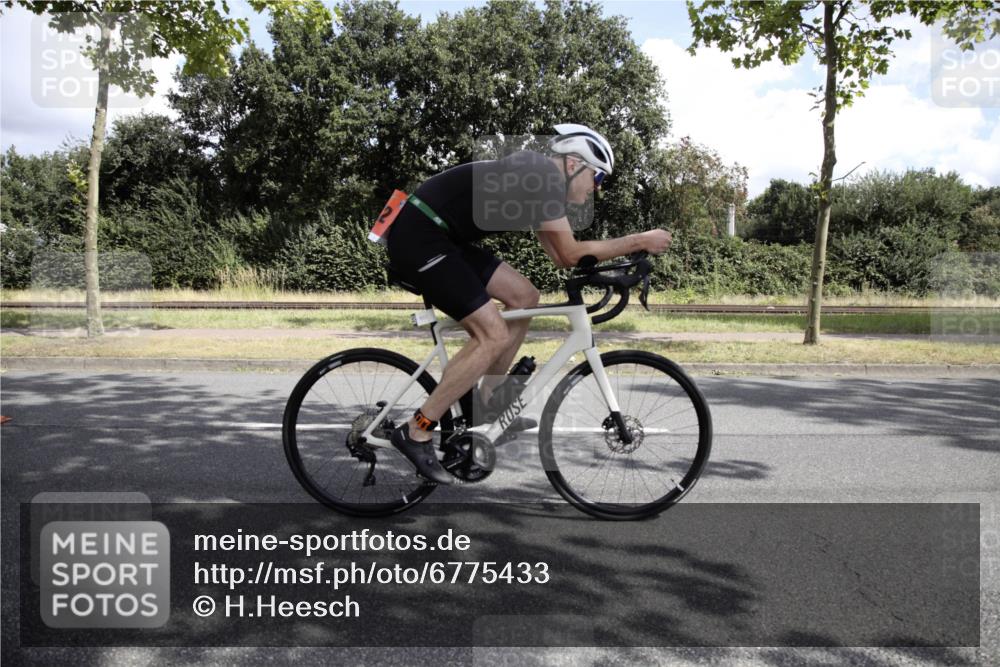 11.08.2024 - GEWOBA Citytriathlon Bremen H.Heesch http://msf.ph/oto/6775433 11.08.2024 11:34:27 Radfahren 812 meine-sportfotos.de