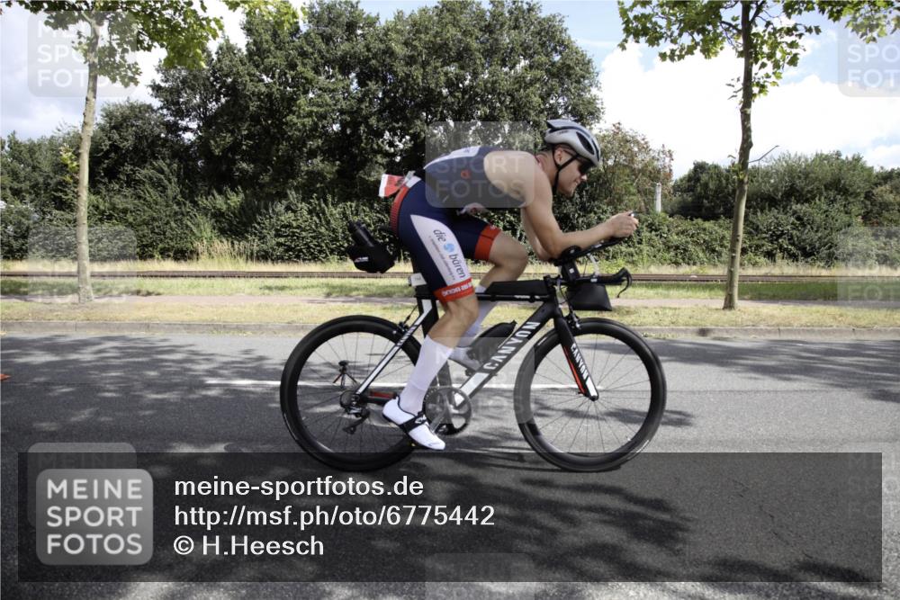 11.08.2024 - GEWOBA Citytriathlon Bremen H.Heesch http://msf.ph/oto/6775442 11.08.2024 11:36:51 Radfahren 794 meine-sportfotos.de