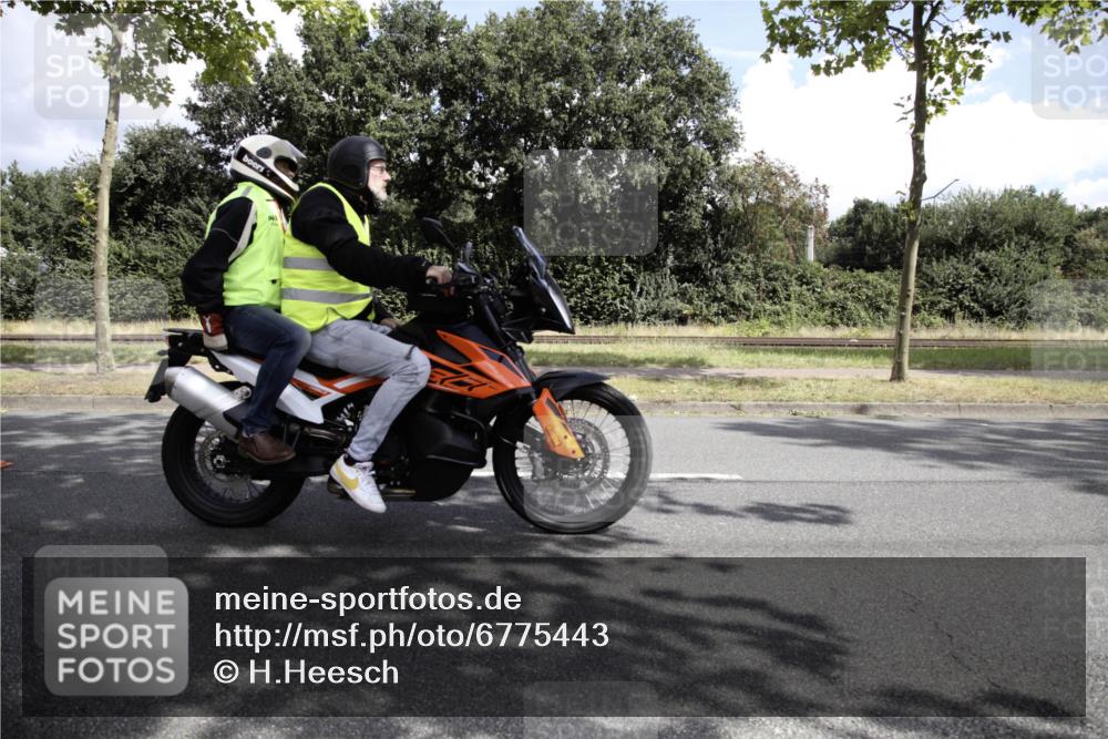 11.08.2024 - GEWOBA Citytriathlon Bremen H.Heesch http://msf.ph/oto/6775443 11.08.2024 11:36:53 Radfahren 794 meine-sportfotos.de