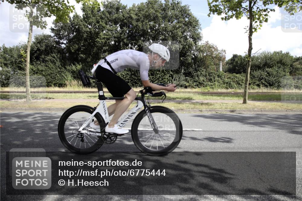 11.08.2024 - GEWOBA Citytriathlon Bremen H.Heesch http://msf.ph/oto/6775444 11.08.2024 11:37:28 Radfahren 844 meine-sportfotos.de