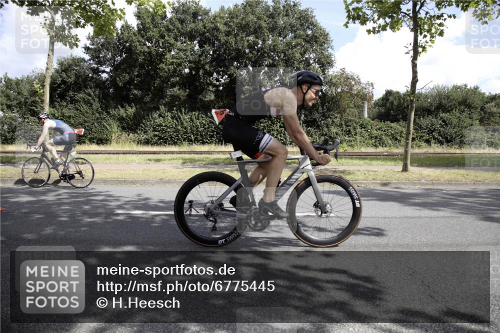 11.08.2024 - GEWOBA Citytriathlon Bremen H.Heesch http://msf.ph/oto/6775445 11.08.2024 11:37:42 Radfahren 751, 856, 898 meine-sportfotos.de