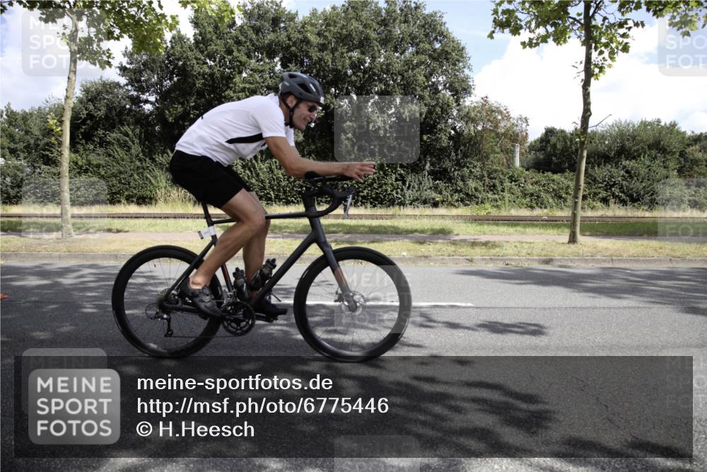 11.08.2024 - GEWOBA Citytriathlon Bremen H.Heesch http://msf.ph/oto/6775446 11.08.2024 11:37:45 Radfahren 751, 804, 856, 898 meine-sportfotos.de