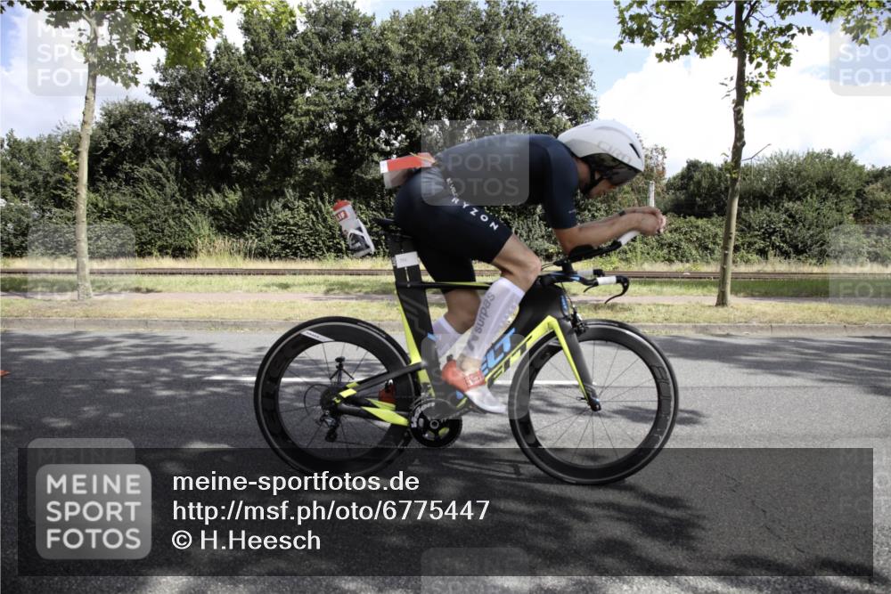 11.08.2024 - GEWOBA Citytriathlon Bremen H.Heesch http://msf.ph/oto/6775447 11.08.2024 11:37:55 Radfahren 751, 804, 898 meine-sportfotos.de
