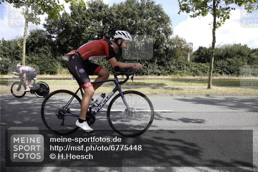 11.08.2024 - GEWOBA Citytriathlon Bremen H.Heesch http://msf.ph/oto/6775448 11.08.2024 11:37:58 Radfahren 751, 804 meine-sportfotos.de