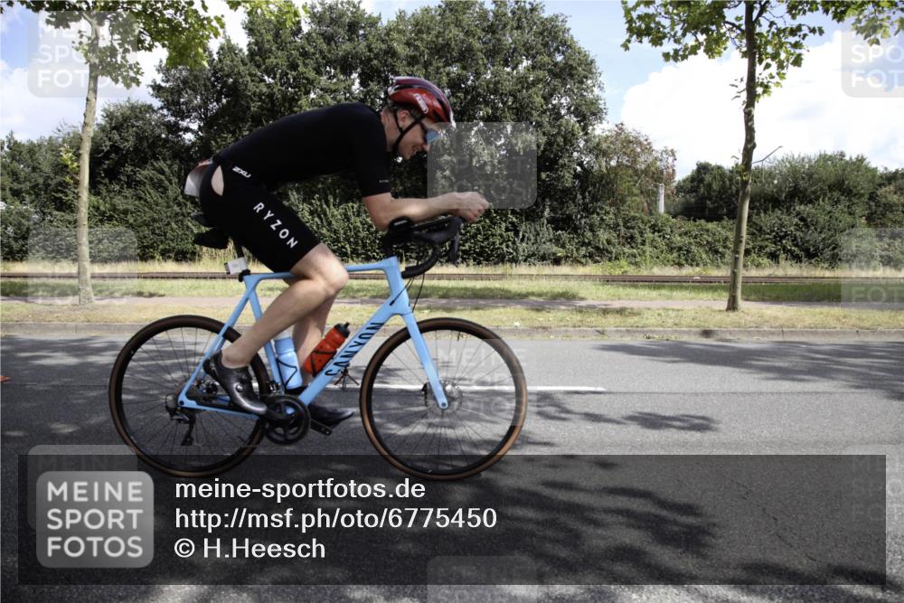 11.08.2024 - GEWOBA Citytriathlon Bremen H.Heesch http://msf.ph/oto/6775450 11.08.2024 11:38:28 Radfahren 769, 781, 791 meine-sportfotos.de