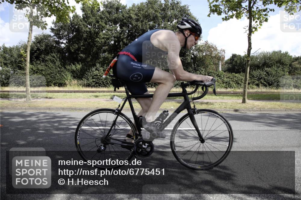 11.08.2024 - GEWOBA Citytriathlon Bremen H.Heesch http://msf.ph/oto/6775451 11.08.2024 11:38:33 Radfahren 769, 781, 791, 824, 1038 meine-sportfotos.de