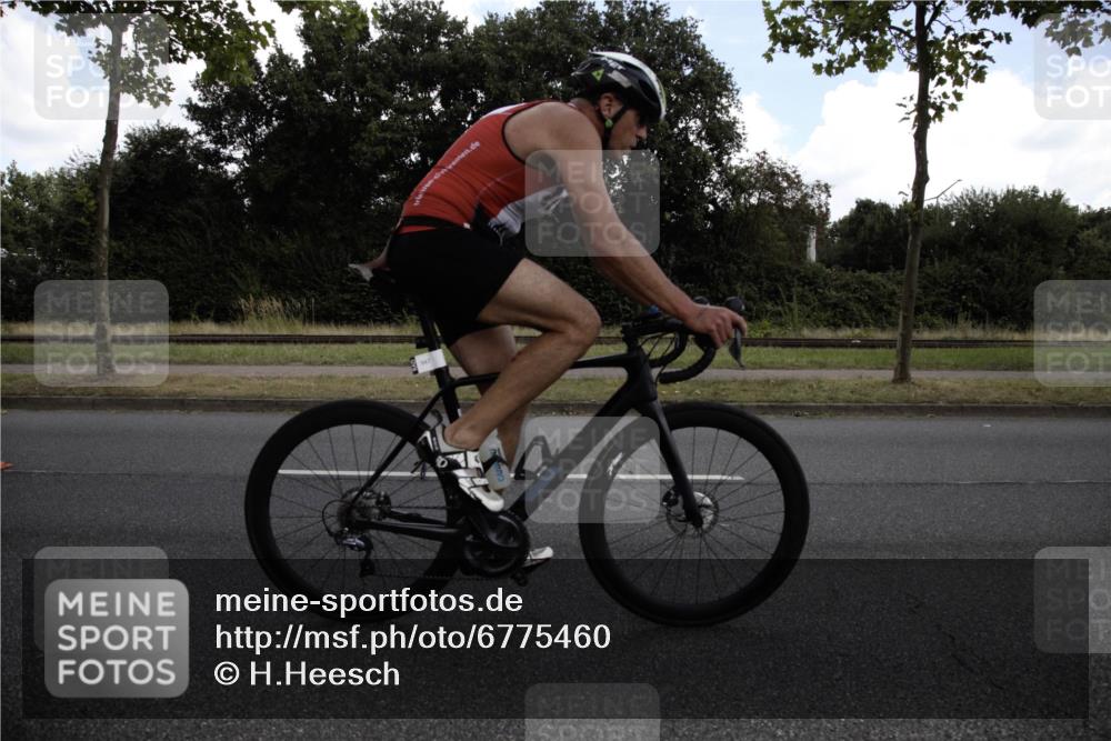 11.08.2024 - GEWOBA Citytriathlon Bremen H.Heesch http://msf.ph/oto/6775460 11.08.2024 11:39:47 Radfahren 807, 820, 823, 878 meine-sportfotos.de