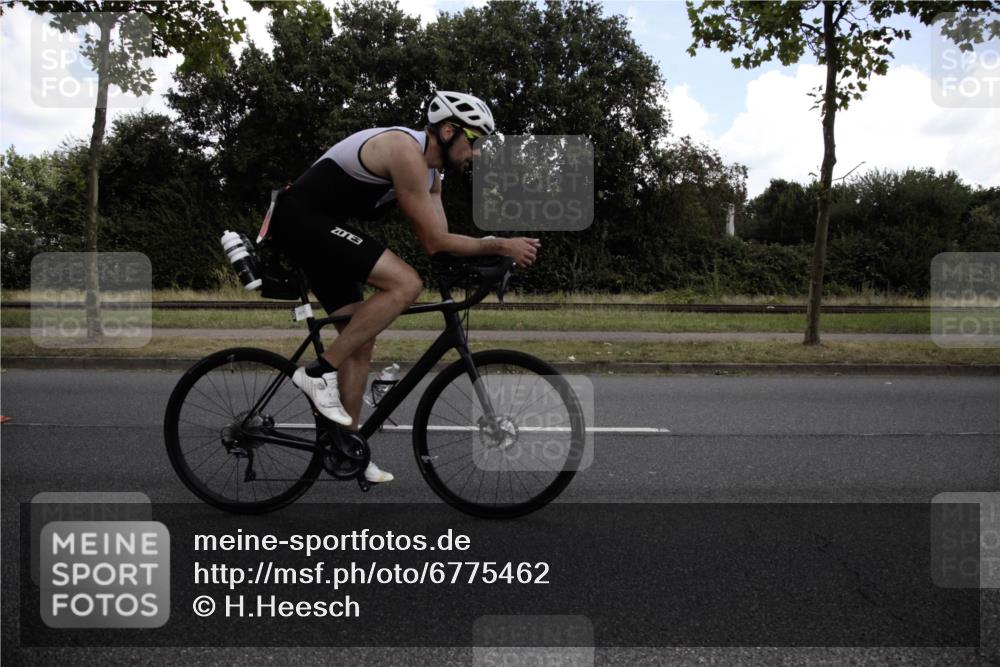 11.08.2024 - GEWOBA Citytriathlon Bremen H.Heesch http://msf.ph/oto/6775462 11.08.2024 11:39:56 Radfahren 744, 807, 820, 878 meine-sportfotos.de