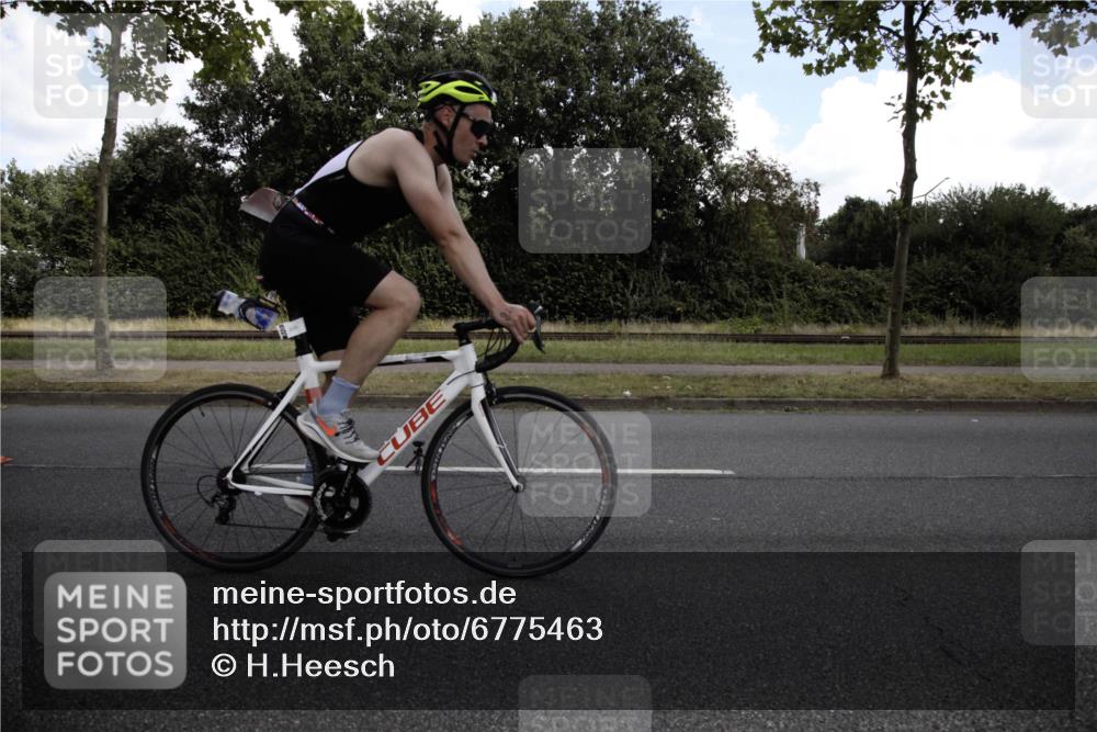 11.08.2024 - GEWOBA Citytriathlon Bremen H.Heesch http://msf.ph/oto/6775463 11.08.2024 11:39:58 Radfahren 744, 807, 820, 878 meine-sportfotos.de