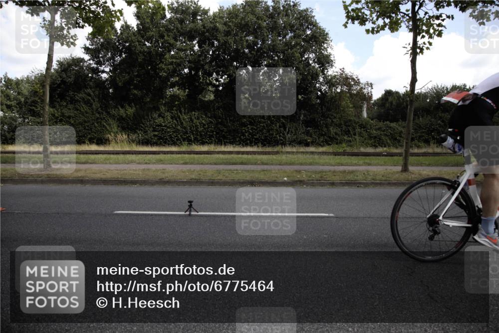 11.08.2024 - GEWOBA Citytriathlon Bremen H.Heesch http://msf.ph/oto/6775464 11.08.2024 11:39:59 Radfahren 744, 807, 820, 878 meine-sportfotos.de