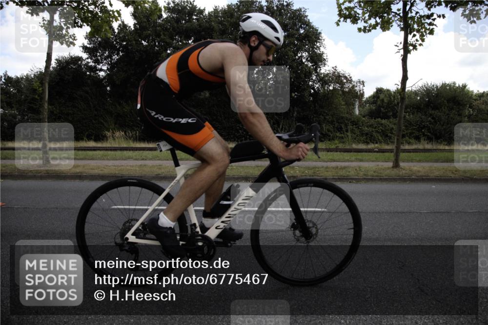 11.08.2024 - GEWOBA Citytriathlon Bremen H.Heesch http://msf.ph/oto/6775467 11.08.2024 11:40:22 Radfahren 754, 767, 772, 858 meine-sportfotos.de