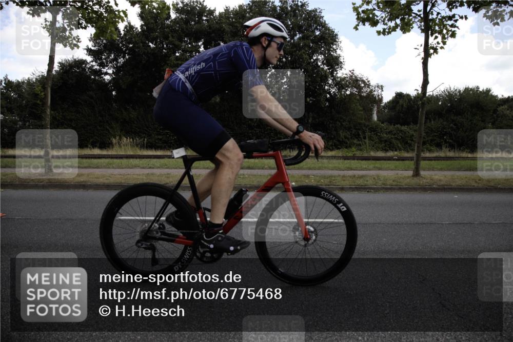 11.08.2024 - GEWOBA Citytriathlon Bremen H.Heesch http://msf.ph/oto/6775468 11.08.2024 11:40:31 Radfahren 754, 767, 772 meine-sportfotos.de
