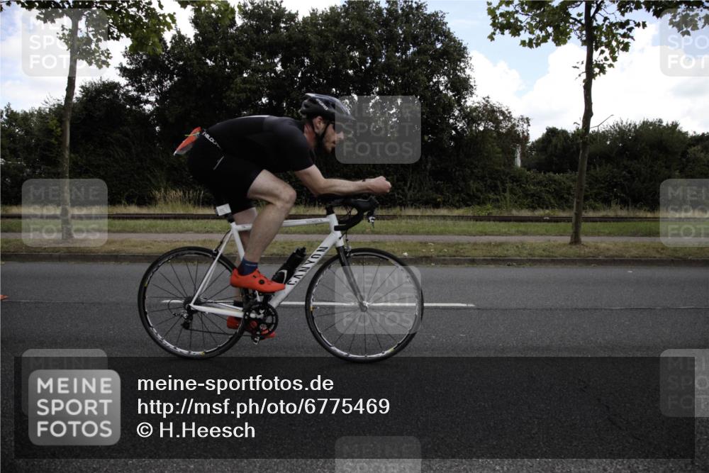 11.08.2024 - GEWOBA Citytriathlon Bremen H.Heesch http://msf.ph/oto/6775469 11.08.2024 11:40:34 Radfahren 767, 771, 772 meine-sportfotos.de