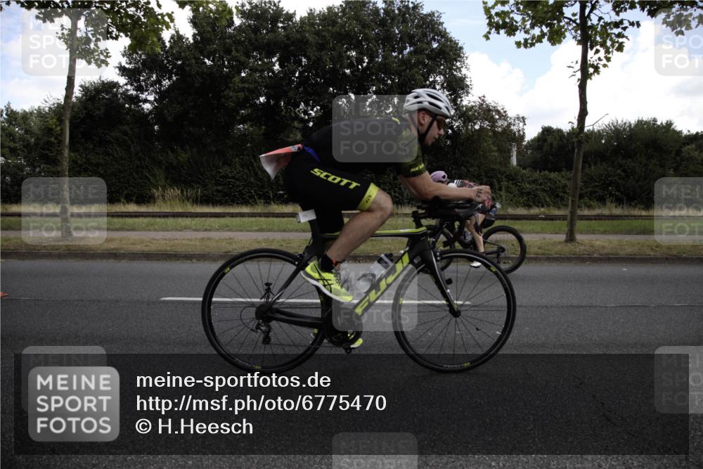 11.08.2024 - GEWOBA Citytriathlon Bremen H.Heesch http://msf.ph/oto/6775470 11.08.2024 11:40:47 Radfahren 771 meine-sportfotos.de