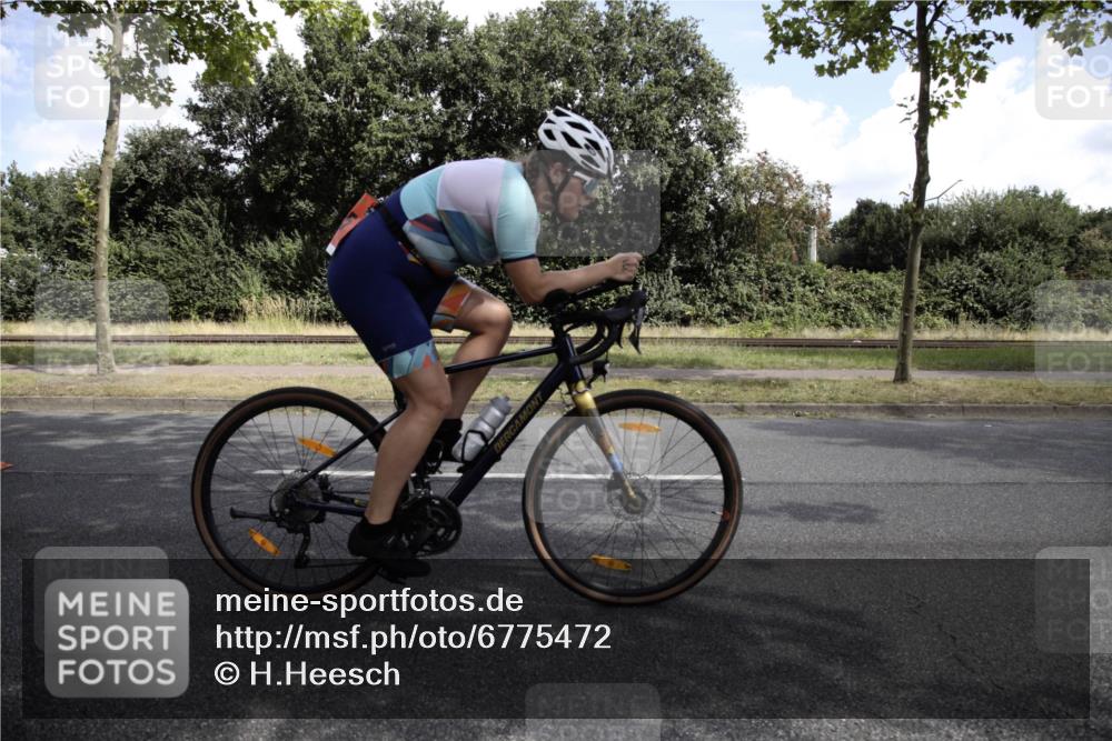 11.08.2024 - GEWOBA Citytriathlon Bremen H.Heesch http://msf.ph/oto/6775472 11.08.2024 11:41:10 Radfahren 995 meine-sportfotos.de