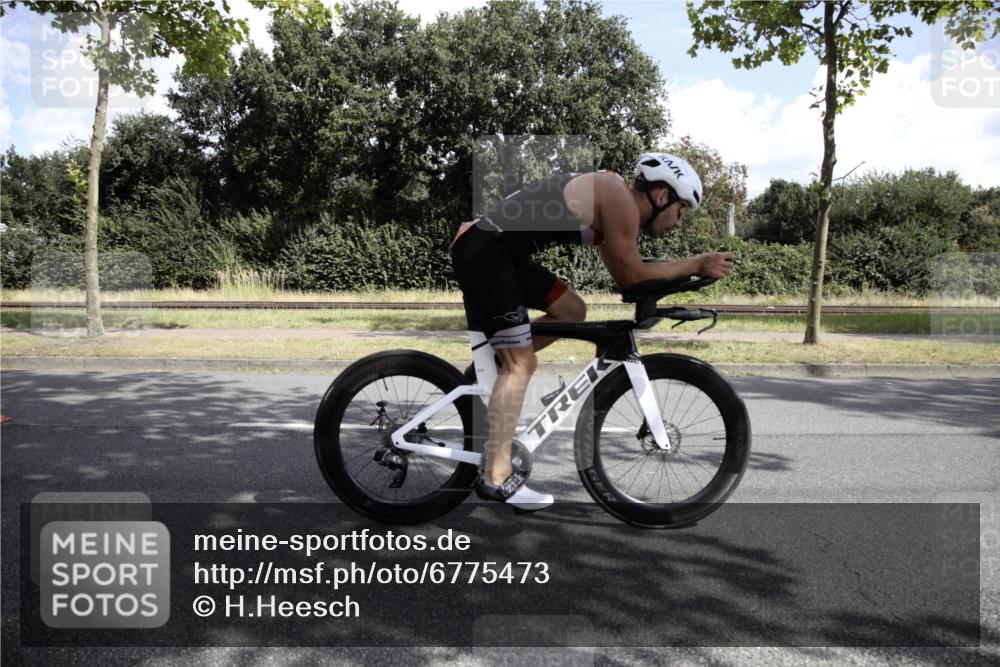 11.08.2024 - GEWOBA Citytriathlon Bremen H.Heesch http://msf.ph/oto/6775473 11.08.2024 11:41:26 Radfahren 835, 896, 902 meine-sportfotos.de