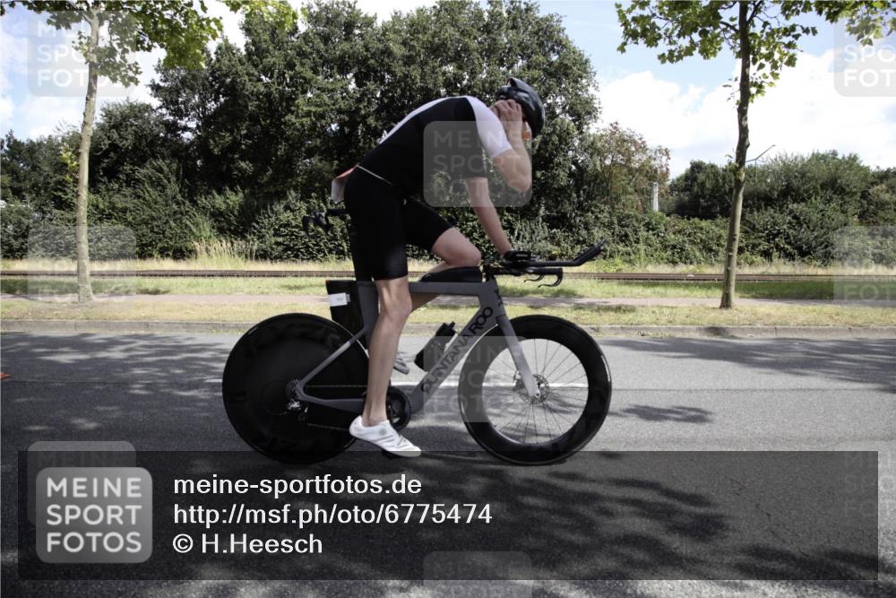 11.08.2024 - GEWOBA Citytriathlon Bremen H.Heesch http://msf.ph/oto/6775474 11.08.2024 11:41:32 Radfahren 786, 835, 896, 902, 1020 meine-sportfotos.de