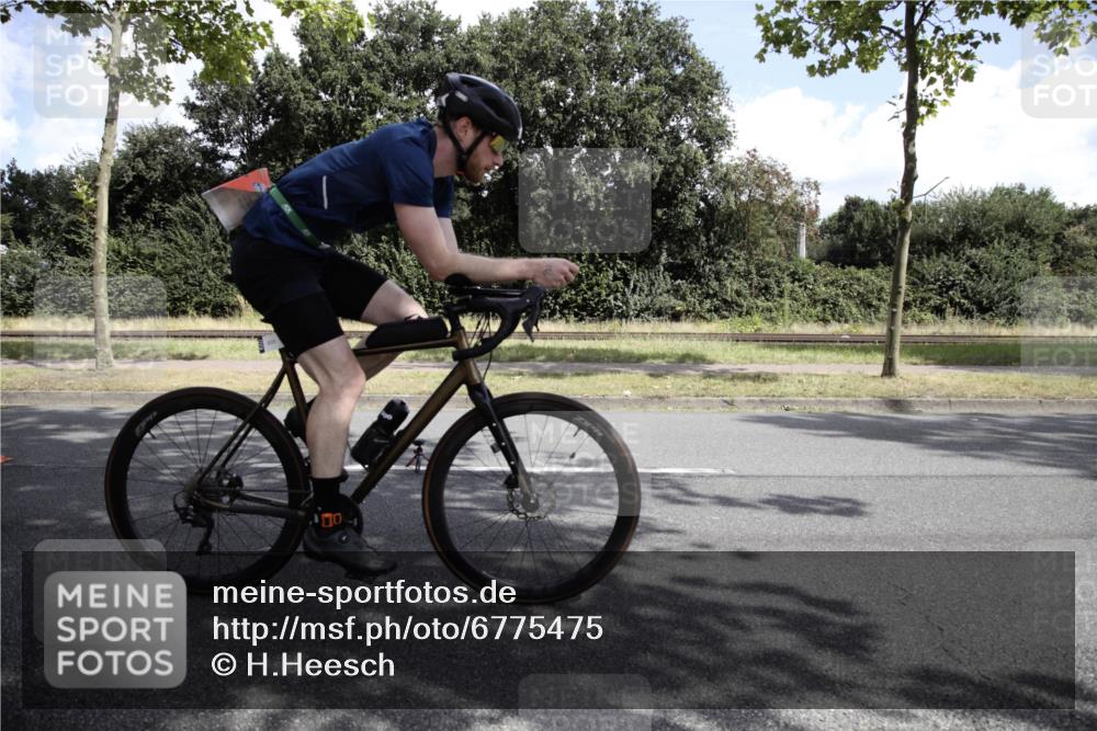 11.08.2024 - GEWOBA Citytriathlon Bremen H.Heesch http://msf.ph/oto/6775475 11.08.2024 11:41:35 Radfahren 758, 786, 835, 859, 896, 902, 1020 meine-sportfotos.de