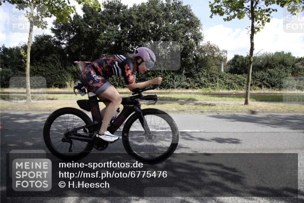 11.08.2024 - GEWOBA Citytriathlon Bremen H.Heesch http://msf.ph/oto/6775476 11.08.2024 11:41:40 Radfahren 758, 786, 835, 859, 902, 965, 1020 meine-sportfotos.de