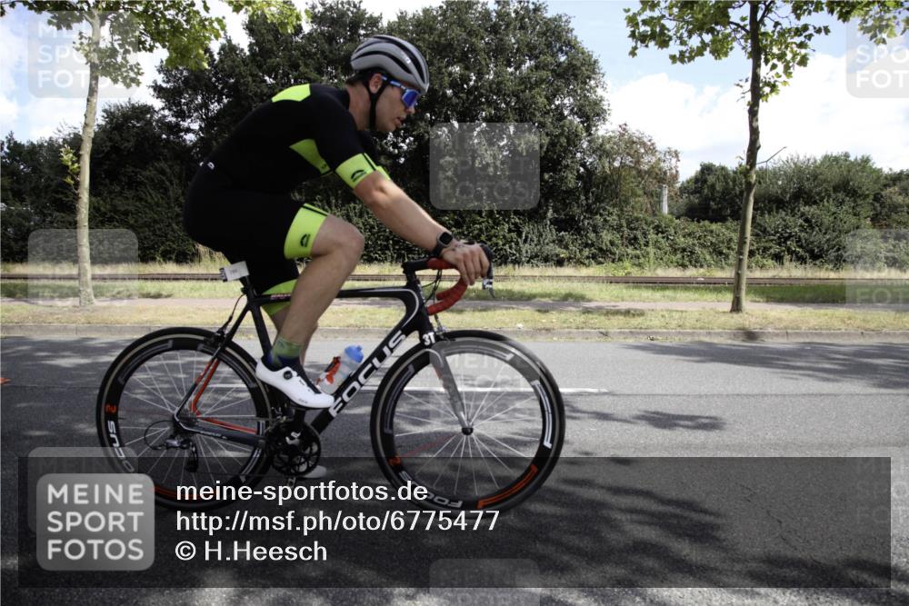 11.08.2024 - GEWOBA Citytriathlon Bremen H.Heesch http://msf.ph/oto/6775477 11.08.2024 11:41:41 Radfahren 758, 786, 835, 859, 902, 965, 1020 meine-sportfotos.de