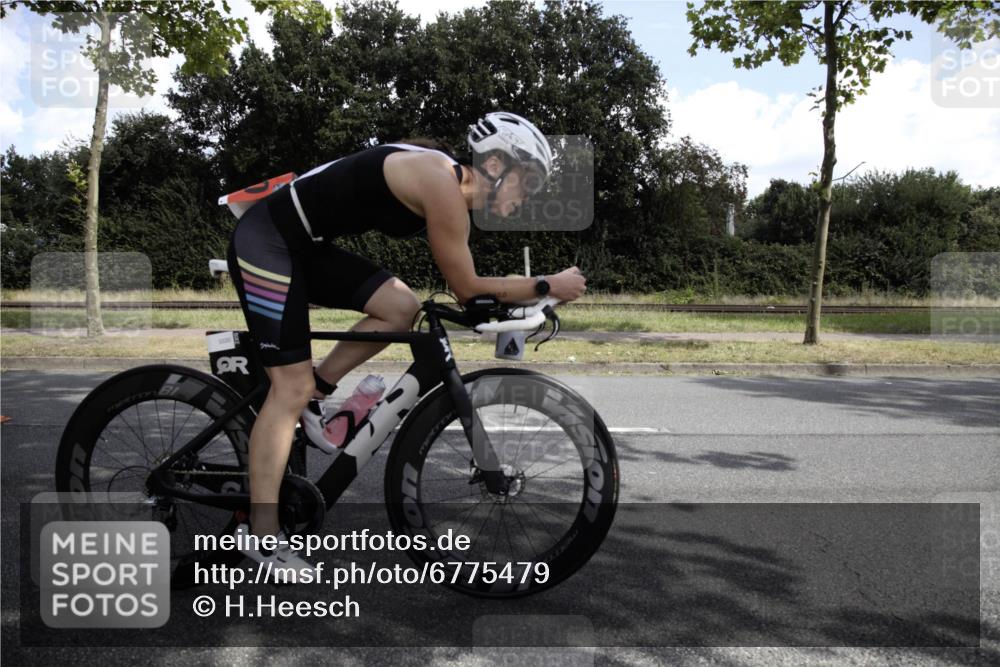 11.08.2024 - GEWOBA Citytriathlon Bremen H.Heesch http://msf.ph/oto/6775479 11.08.2024 11:41:45 Radfahren 758, 786, 835, 859, 965, 1020 meine-sportfotos.de