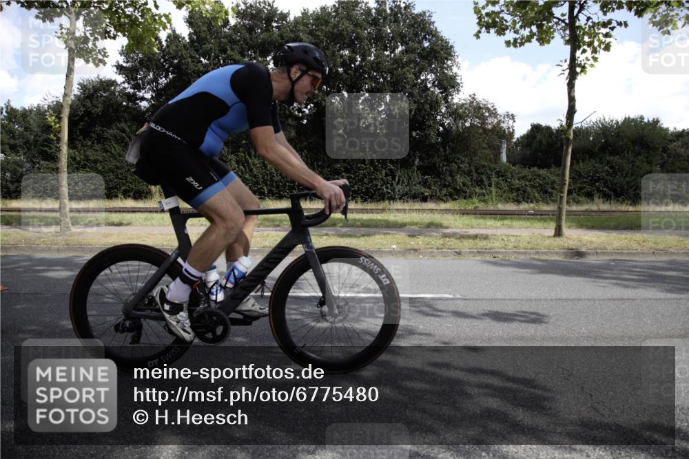 11.08.2024 - GEWOBA Citytriathlon Bremen H.Heesch http://msf.ph/oto/6775480 11.08.2024 11:41:49 Radfahren 758, 786, 859, 905, 965, 1020 meine-sportfotos.de
