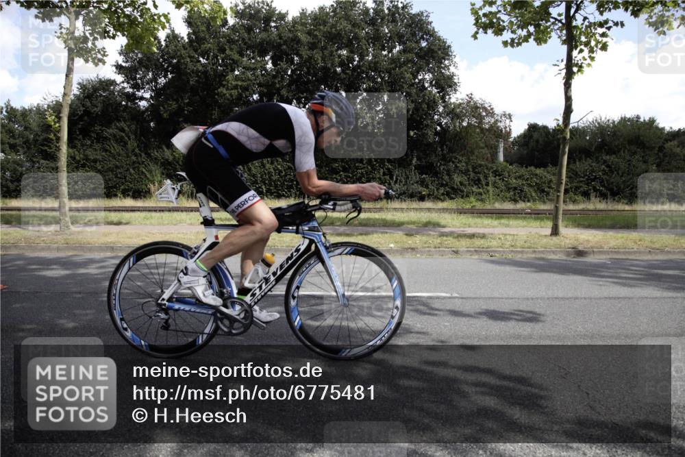 11.08.2024 - GEWOBA Citytriathlon Bremen H.Heesch http://msf.ph/oto/6775481 11.08.2024 11:41:50 Radfahren 758, 786, 859, 905, 965, 1020 meine-sportfotos.de