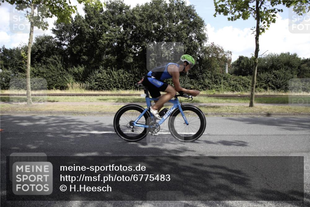 11.08.2024 - GEWOBA Citytriathlon Bremen H.Heesch http://msf.ph/oto/6775483 11.08.2024 11:42:01 Radfahren 905, 965 meine-sportfotos.de