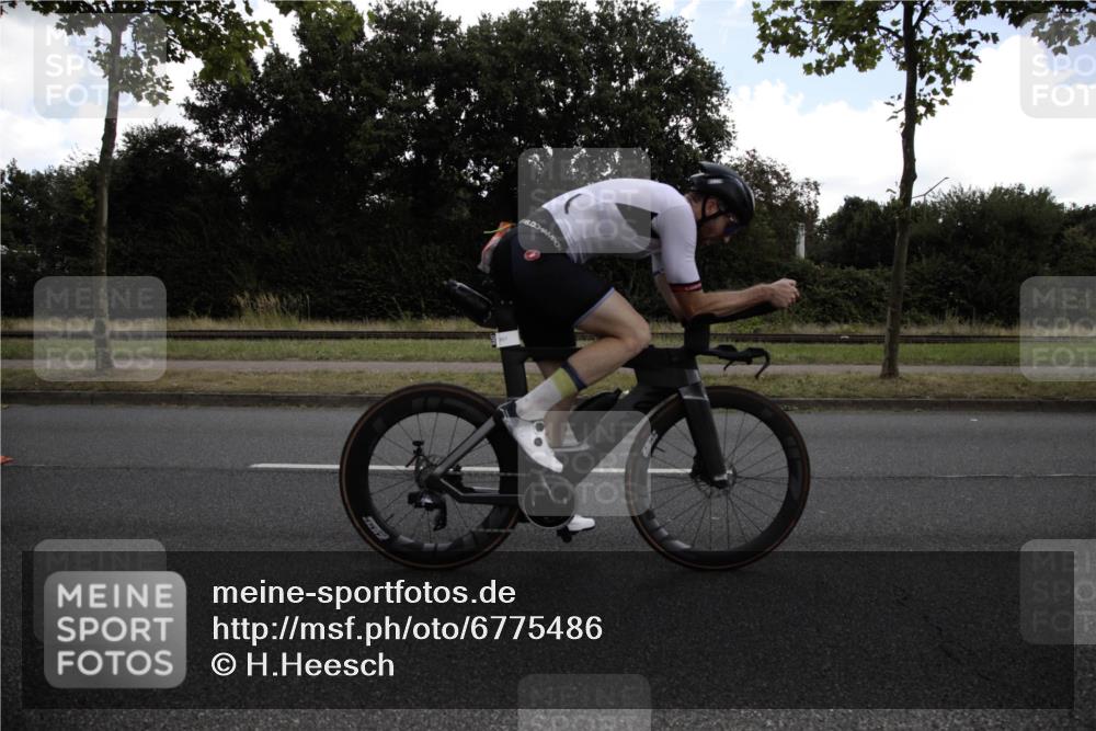 11.08.2024 - GEWOBA Citytriathlon Bremen H.Heesch http://msf.ph/oto/6775486 11.08.2024 11:42:50 Radfahren 857, 1008 meine-sportfotos.de