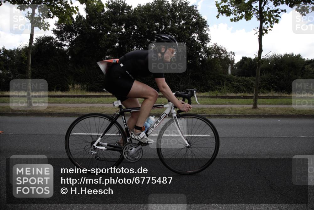 11.08.2024 - GEWOBA Citytriathlon Bremen H.Heesch http://msf.ph/oto/6775487 11.08.2024 11:42:59 Radfahren 756, 780, 857, 1008 meine-sportfotos.de
