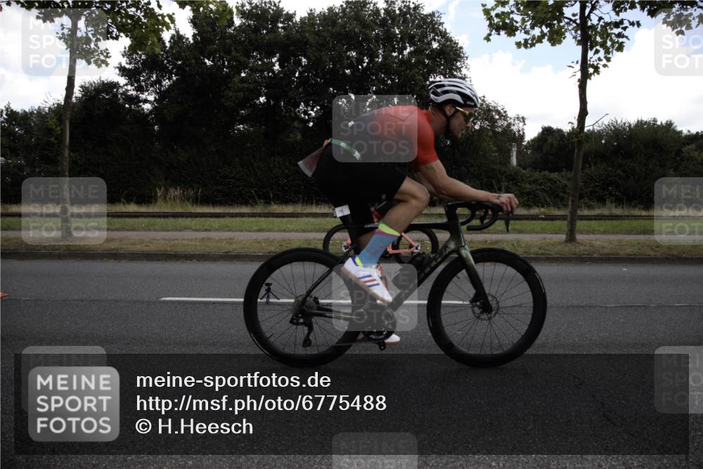 11.08.2024 - GEWOBA Citytriathlon Bremen H.Heesch http://msf.ph/oto/6775488 11.08.2024 11:43:06 Radfahren 756, 780, 1008 meine-sportfotos.de