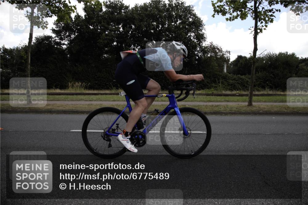 11.08.2024 - GEWOBA Citytriathlon Bremen H.Heesch http://msf.ph/oto/6775489 11.08.2024 11:43:12 Radfahren 756, 780, 967 meine-sportfotos.de