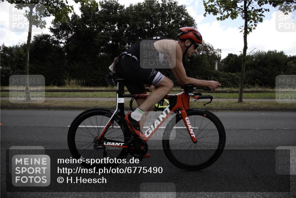 11.08.2024 - GEWOBA Citytriathlon Bremen H.Heesch http://msf.ph/oto/6775490 11.08.2024 11:43:24 Radfahren 846, 868, 925, 967 meine-sportfotos.de