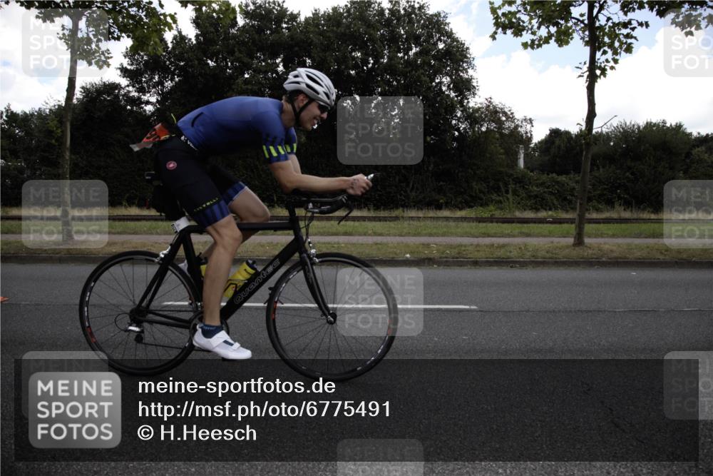 11.08.2024 - GEWOBA Citytriathlon Bremen H.Heesch http://msf.ph/oto/6775491 11.08.2024 11:43:26 Radfahren 770, 846, 868, 925, 967 meine-sportfotos.de