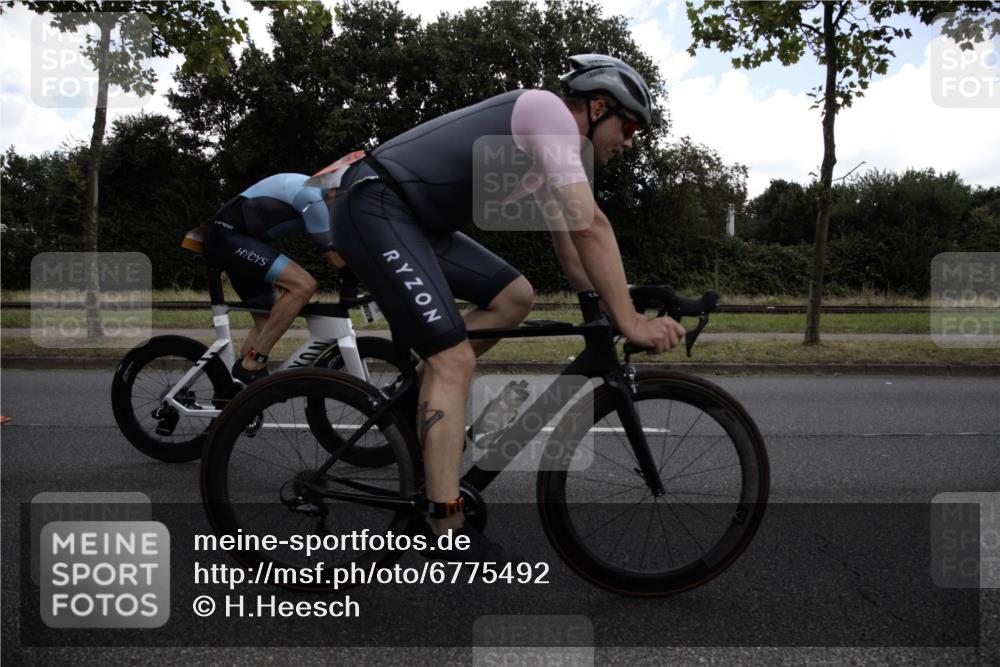11.08.2024 - GEWOBA Citytriathlon Bremen H.Heesch http://msf.ph/oto/6775492 11.08.2024 11:43:32 Radfahren 770, 846, 868, 925, 967 meine-sportfotos.de