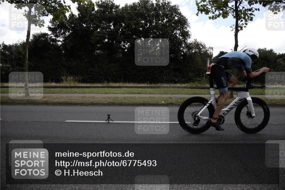 11.08.2024 - GEWOBA Citytriathlon Bremen H.Heesch http://msf.ph/oto/6775493 11.08.2024 11:43:32 Radfahren 770, 846, 868, 925, 967 meine-sportfotos.de