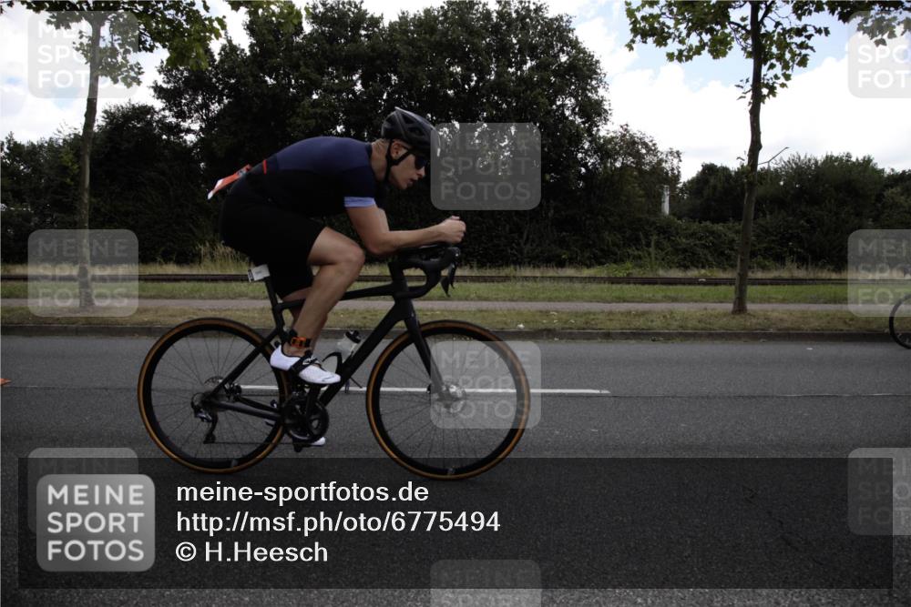 11.08.2024 - GEWOBA Citytriathlon Bremen H.Heesch http://msf.ph/oto/6775494 11.08.2024 11:43:35 Radfahren 770, 846, 868, 925, 967 meine-sportfotos.de