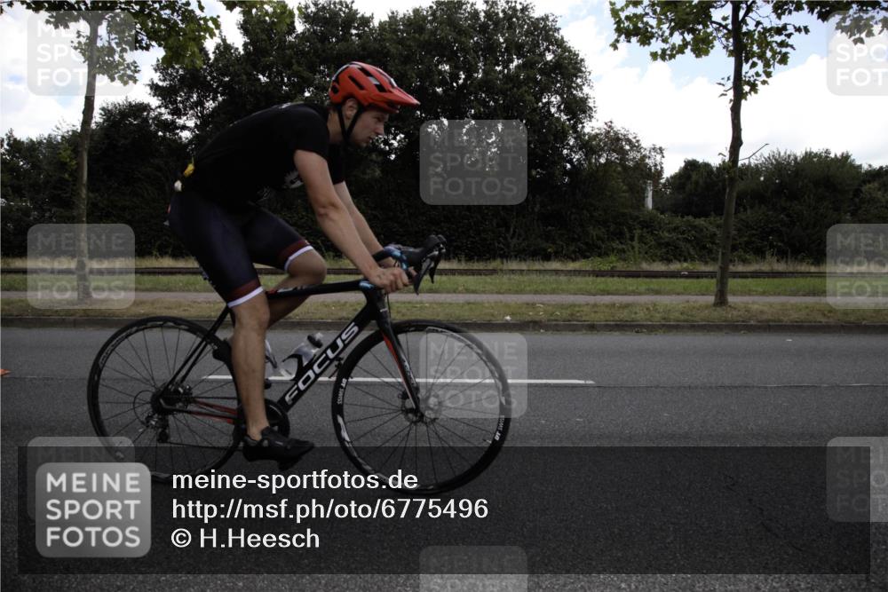 11.08.2024 - GEWOBA Citytriathlon Bremen H.Heesch http://msf.ph/oto/6775496 11.08.2024 11:43:41 Radfahren 770, 846, 868, 925, 1039 meine-sportfotos.de