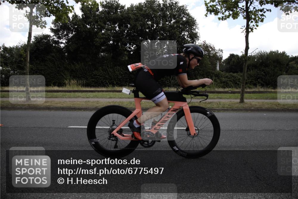 11.08.2024 - GEWOBA Citytriathlon Bremen H.Heesch http://msf.ph/oto/6775497 11.08.2024 11:43:54 Radfahren 746, 914, 1039 meine-sportfotos.de
