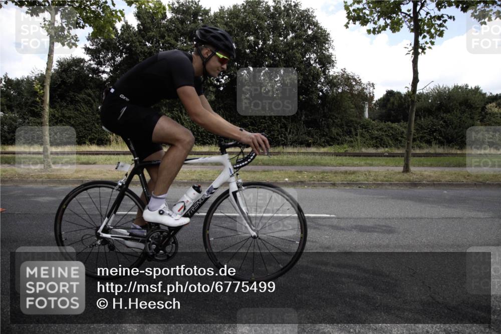 11.08.2024 - GEWOBA Citytriathlon Bremen H.Heesch http://msf.ph/oto/6775499 11.08.2024 11:44:08 Radfahren 746, 759, 861, 914 meine-sportfotos.de
