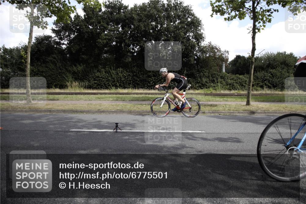 11.08.2024 - GEWOBA Citytriathlon Bremen H.Heesch http://msf.ph/oto/6775501 11.08.2024 11:44:15 Radfahren 746, 759, 861, 926 meine-sportfotos.de