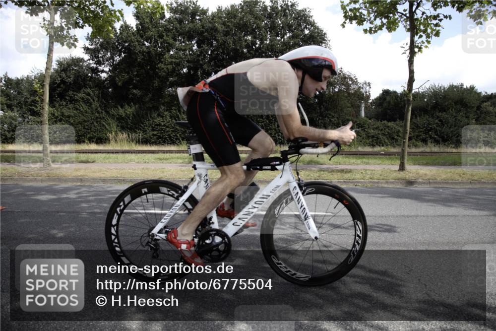 11.08.2024 - GEWOBA Citytriathlon Bremen H.Heesch http://msf.ph/oto/6775504 11.08.2024 11:44:26 Radfahren 759, 836, 855, 861, 926 meine-sportfotos.de
