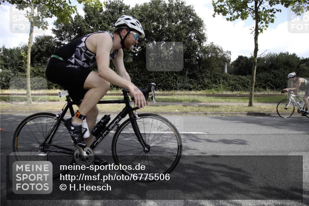 11.08.2024 - GEWOBA Citytriathlon Bremen H.Heesch http://msf.ph/oto/6775506 11.08.2024 11:44:29 Radfahren 759, 836, 855, 926 meine-sportfotos.de