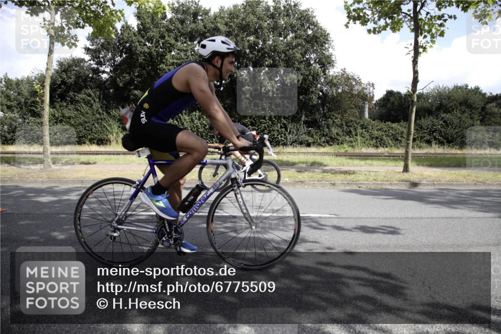 11.08.2024 - GEWOBA Citytriathlon Bremen H.Heesch http://msf.ph/oto/6775509 11.08.2024 11:44:38 Radfahren 763, 833, 836, 855 meine-sportfotos.de