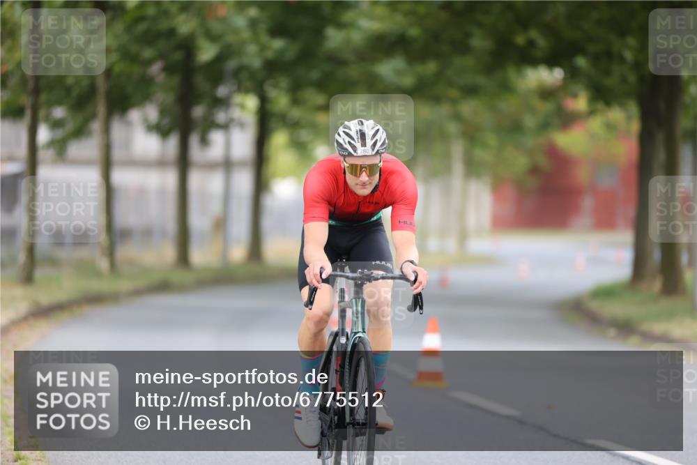 11.08.2024 - GEWOBA Citytriathlon Bremen H.Heesch http://msf.ph/oto/6775512 11.08.2024 11:43:04 Radfahren 756, 780, 1008 meine-sportfotos.de